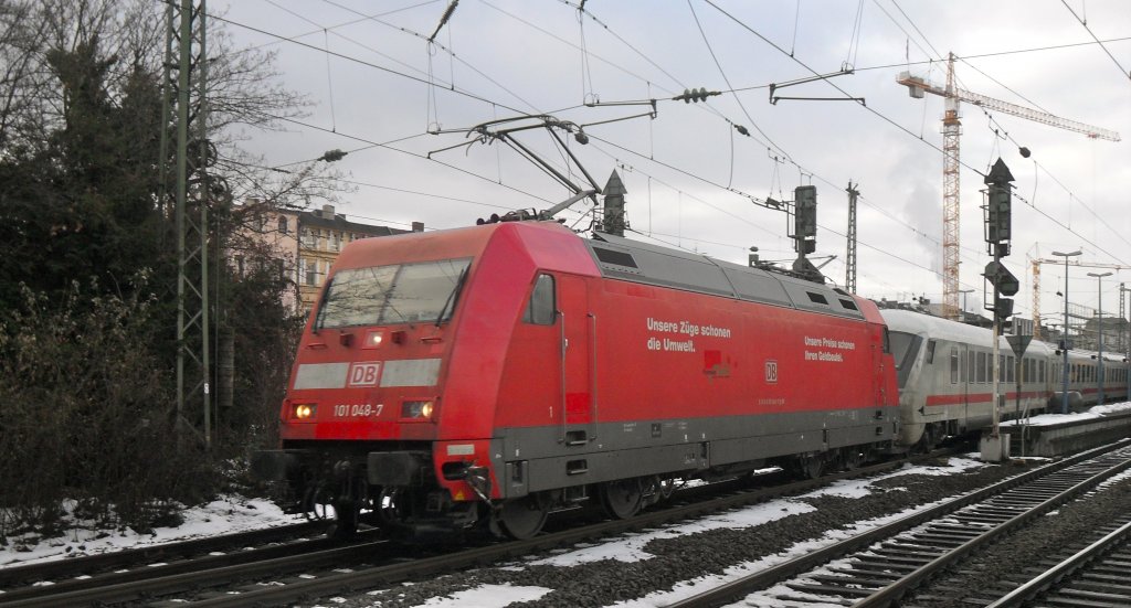 101 048-7 fuhr mit Schwestermaschine im Sandwich mit einem IC in Richting S�den.