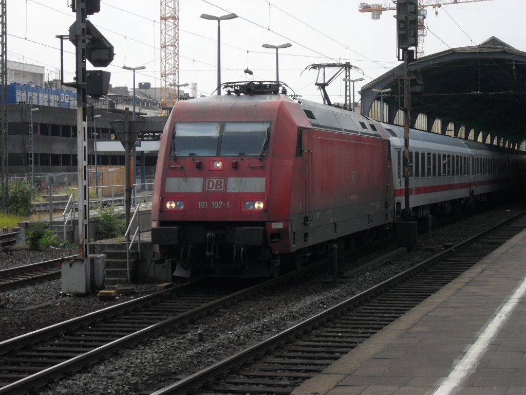 101 107-1 stand am 4.7.10 im Bonner Hbf.