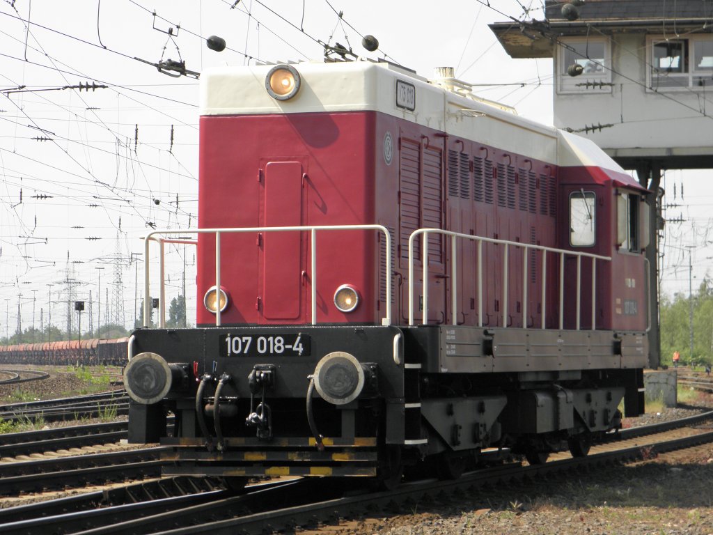 107 018-4 (V75 018) auf der Lokparade in Koblenz-L�tzel am 21.5.2011