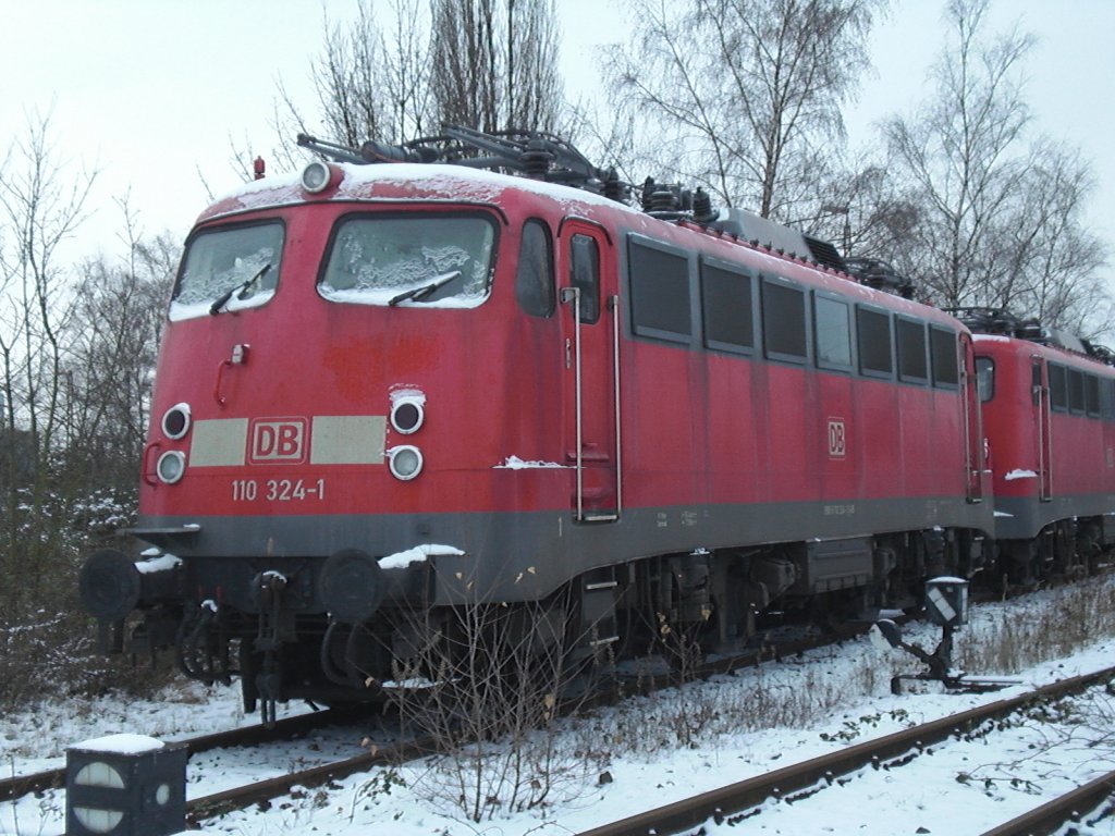 110 324-1 beim Bender in Lev.Opladen am 4.12.2010.