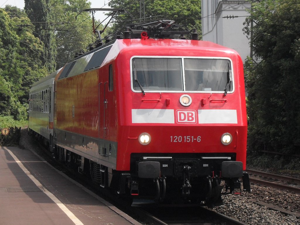 120 151-6 am 04.07.10. in Bonn.