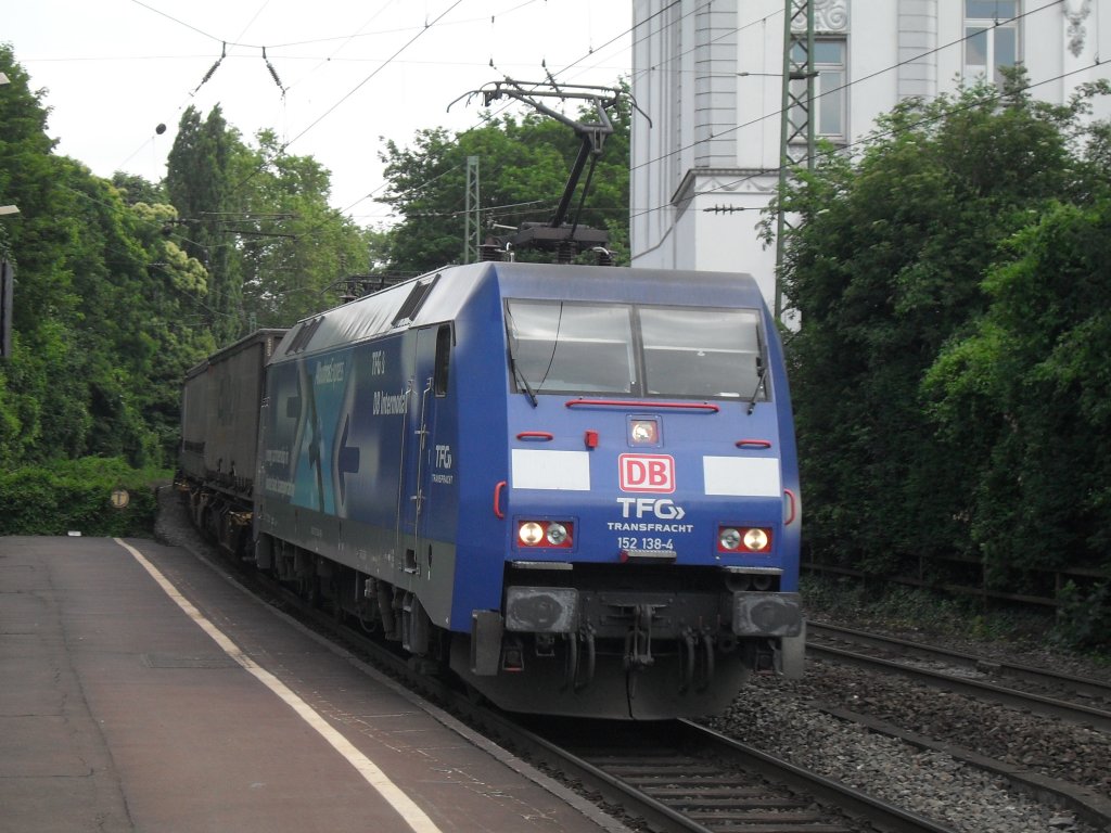 152 138-4 am 25.06.10. in Bonn Hbf.