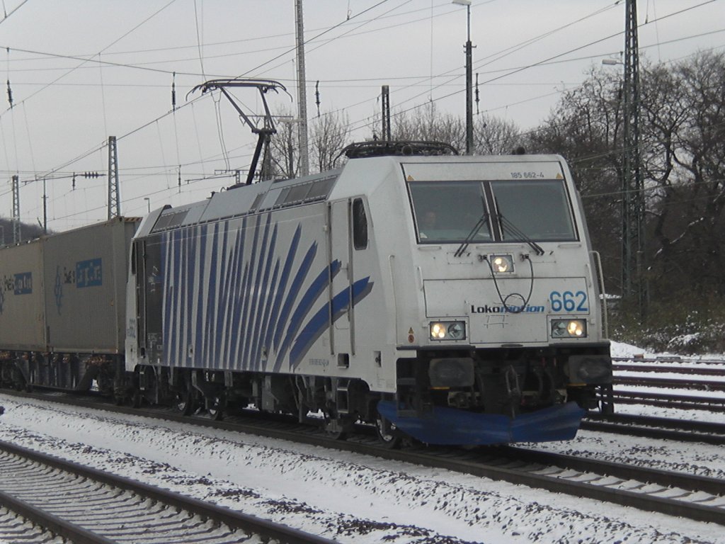 185 662-4 (Lokomotion) mit dem Ewals Cargo Care in K�ln-West am 4.12.2010.