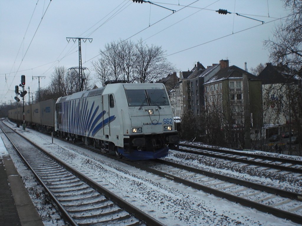 185 662-4 (Lokomotion) mit dem Ewals Cargo Care in K�ln-S�d am 4.12.2010.
