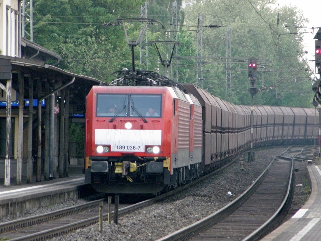 189 036-7 mit 189 XXX-X in Beuel am 28.4.2011. Gru� an den Kollegen !!!