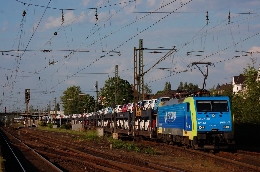 189 205-8 auf dem Weg von Tychy nach Antwerpen in Duisburg-Rheinhausen am 28.05.12