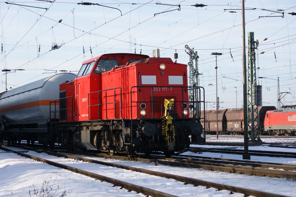 203 117-7 bei der Durchfahrt in Oberhausen-West am 5.1.2011.