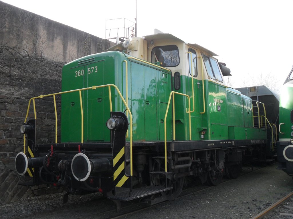 360 573 der Brohltalbahn am 2.4.10 im Umladebahnhof in Brohl.