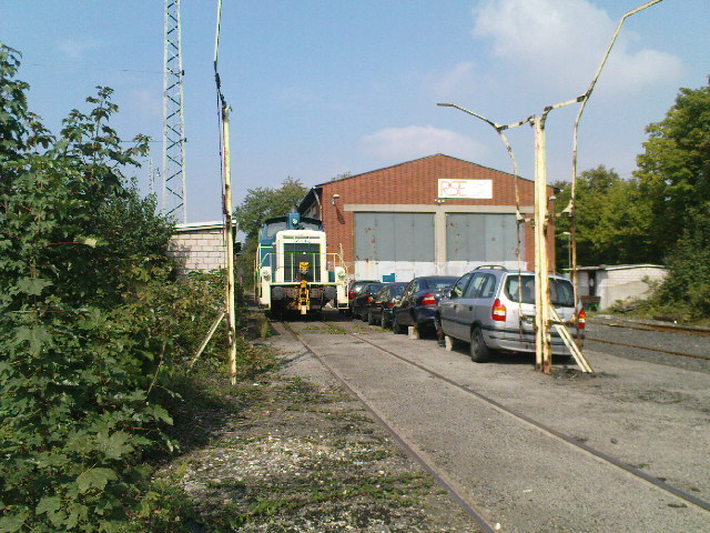 365 131-2 und Links das RSE Werk 