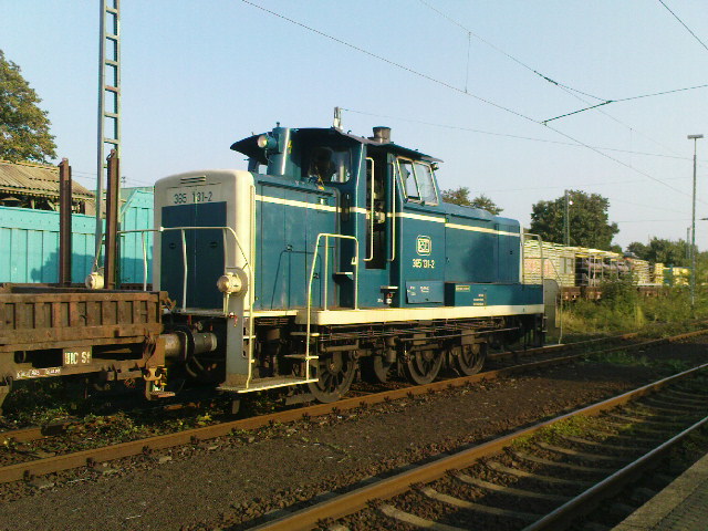 365 131-2 von der RSE Rangiert im Bahnhof Beuel f�r einen Schausteller