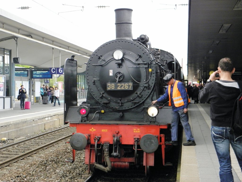 38 2267 (P8) beim Umsetzten in Bochum Hbf am 16.4.2011