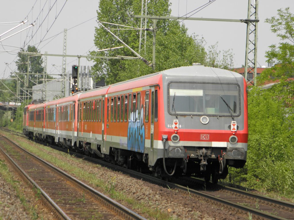 3x 628/928 in einem Lokzug. Zuglok war 110 443-9 am 27.4.2011 in Bonn Oberkassel