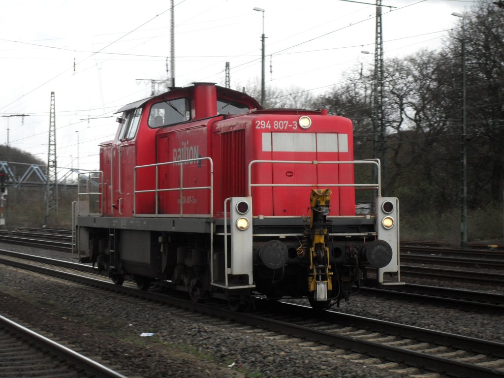 Am 01.04.10. durchf�hrt 294 807-3 den Bahnhof K�ln West. 