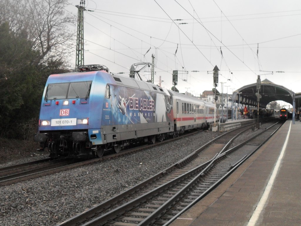 Am 02.03.10. verl�sst 101 070-1 (Adler Mannheim) den Bonner Hbf mit einem IC in Richtung Koblenz.