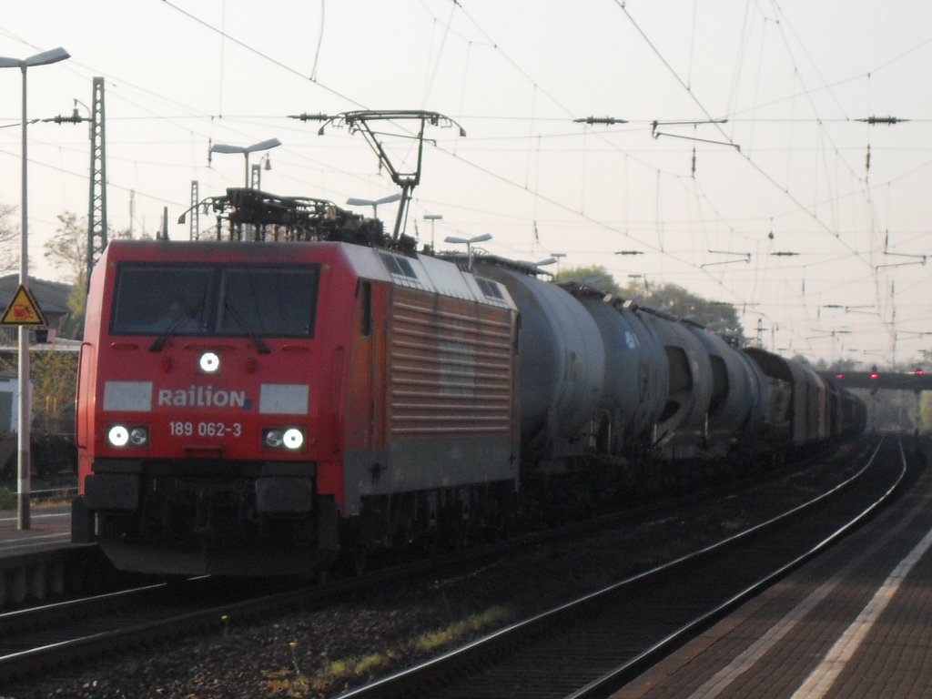 Am 24.04.10. durchf�hrt 189 062-3 den Beueler Bahnhof in Richtung Norden.