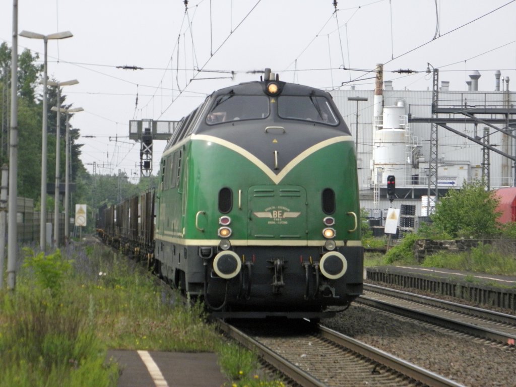BEG V200 mit dem Alu-Zug in K�nigswinter am 19.5.2011. Gru� an den Tf !!!
