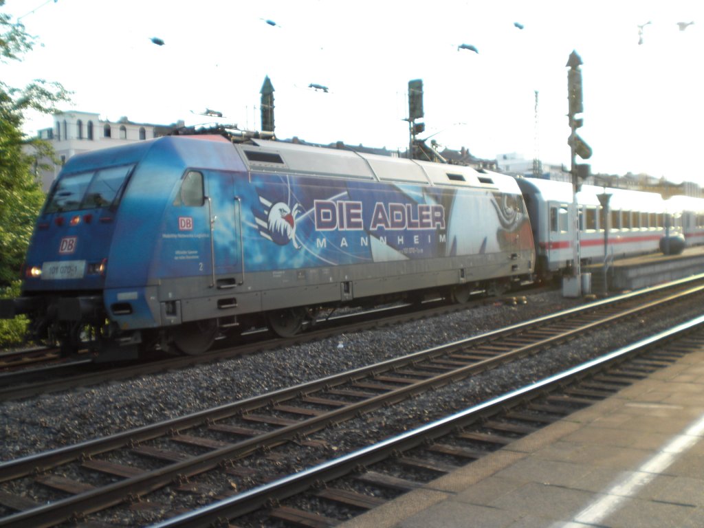 Br. 101 070-1 vor dem Ic im Bonner Hbf