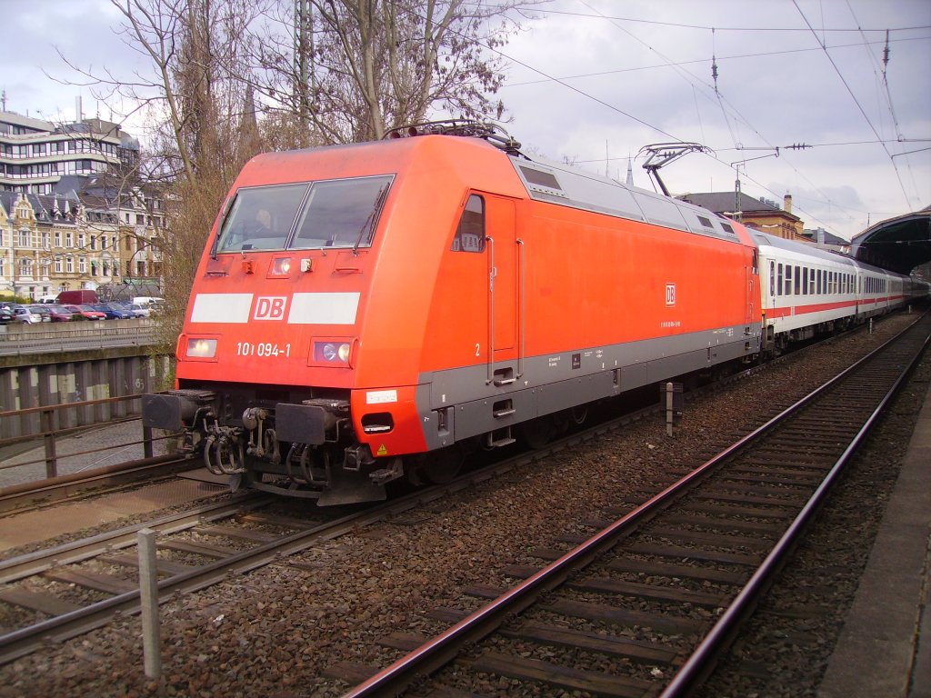 Br 101 im Bonner Hbf 