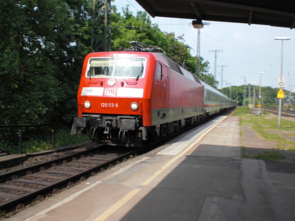 Br. 120 113-6 in K�ln-West 
am 30.05.2010