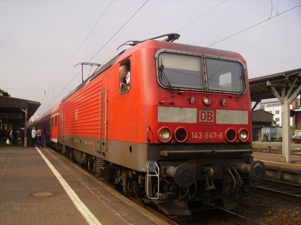 Br 143 im Bahnhof Beuel