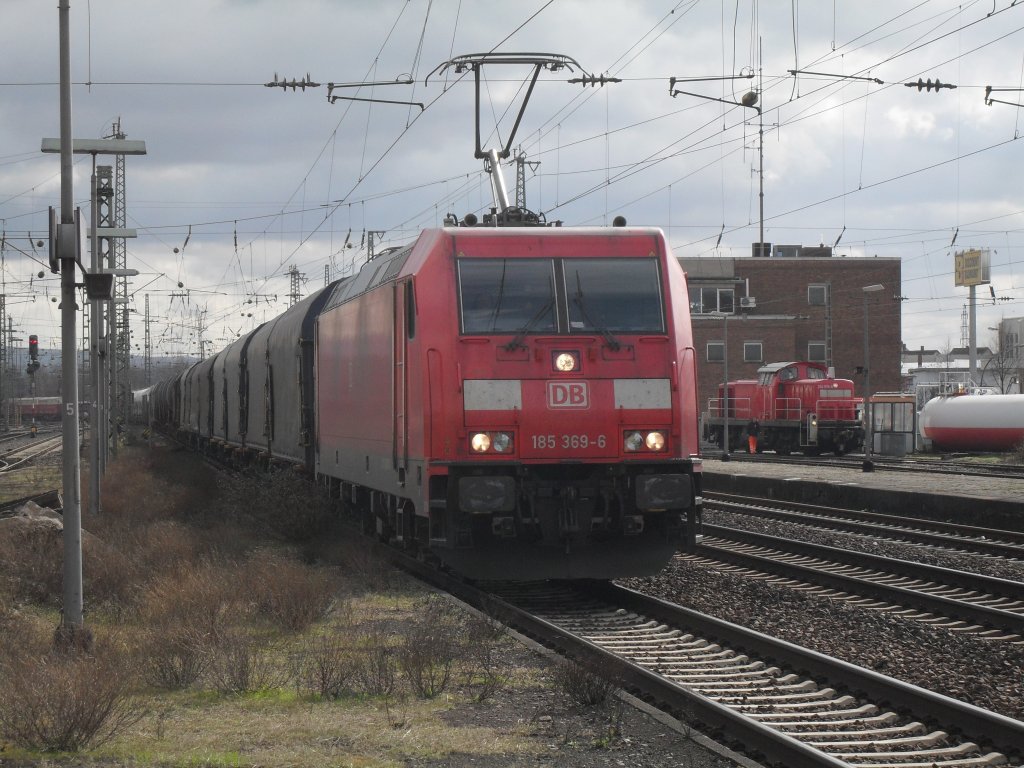 Br 185 bei der durchfahrt durch Neuwied