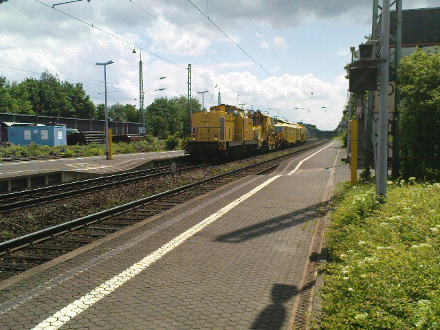 Br 203 mit einem Gleisbau zug in Beuel