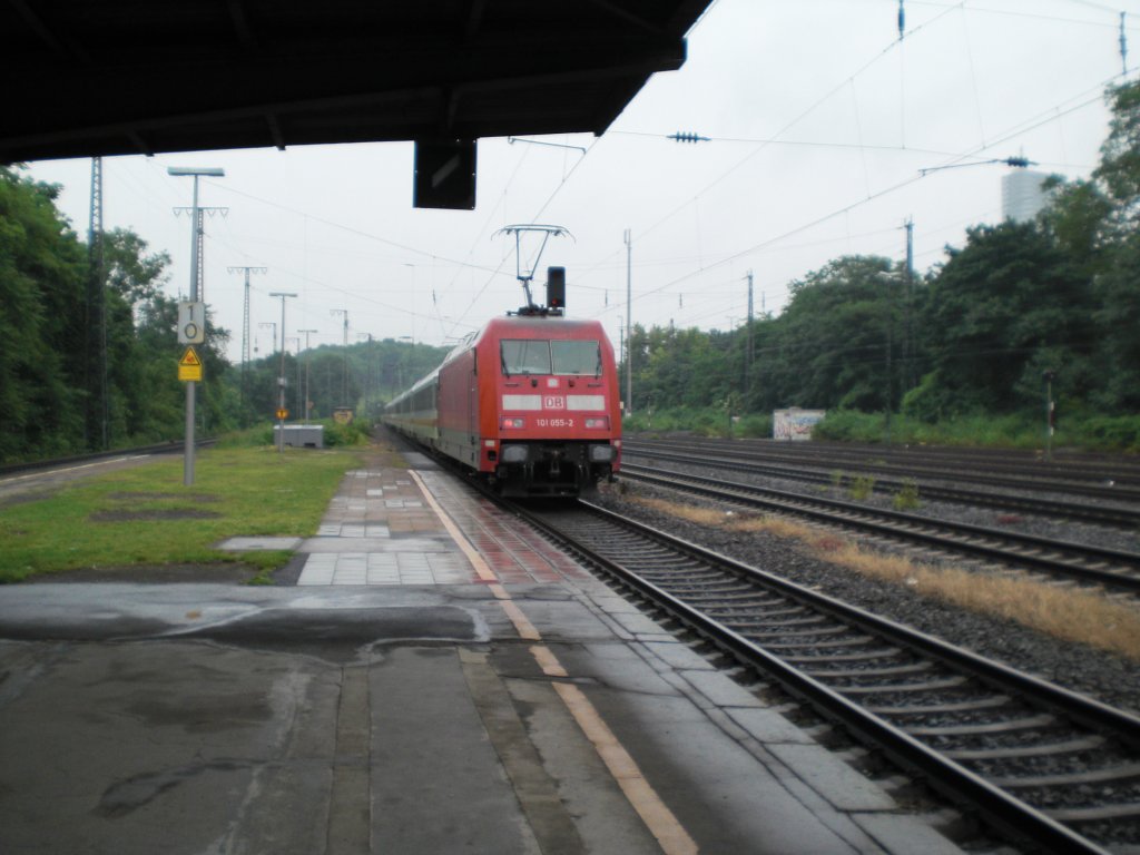 Br.101 055-2 vor dem IC und ehemalige Werbelok mit dieser Werbung:  Deutscher Feuerwehrverband .
