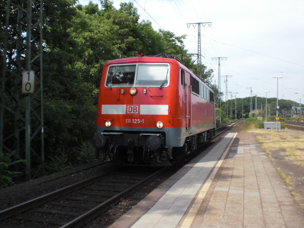 Br.111 125-1 Lz in K�ln-West auf dem Personenzug Gleis.