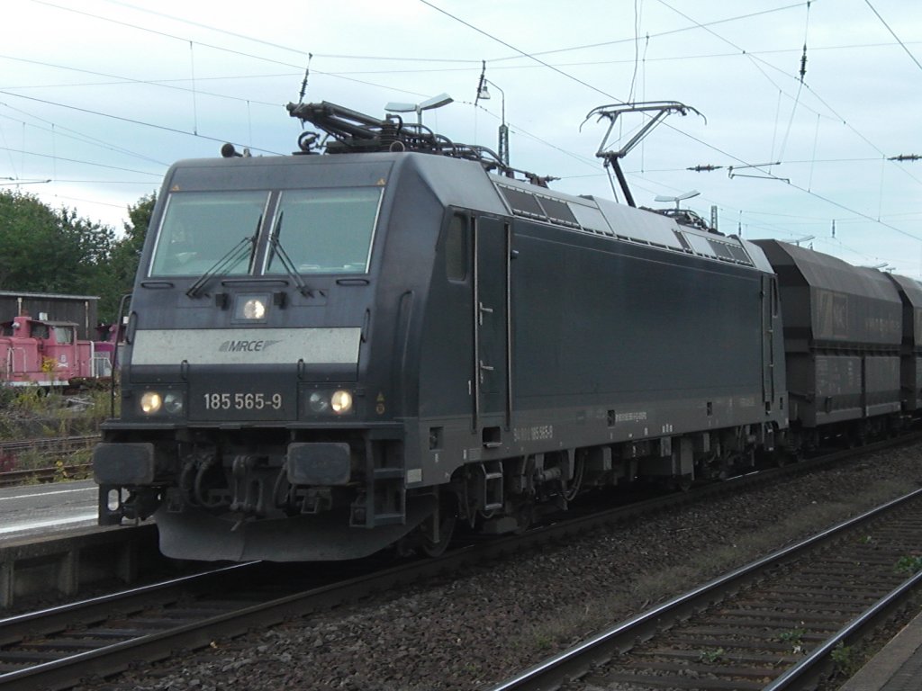 Br.158 565-9 von MRCE vor dem NIAGzug in Bonn-Beuel.