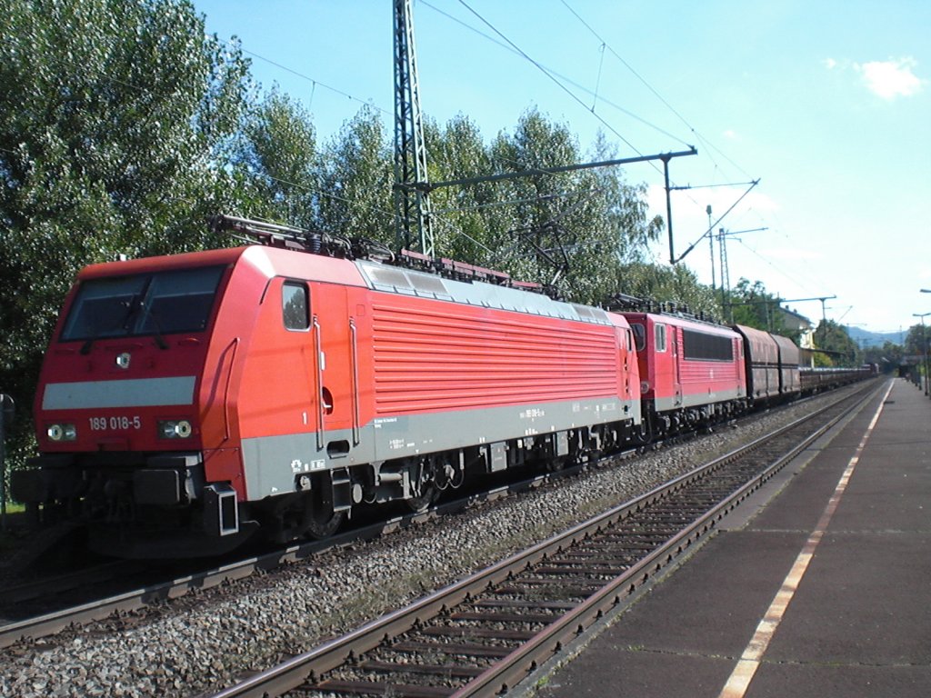 Br.189 018-5 vor einem gemischen G�terzug ind einem deffekten 155.