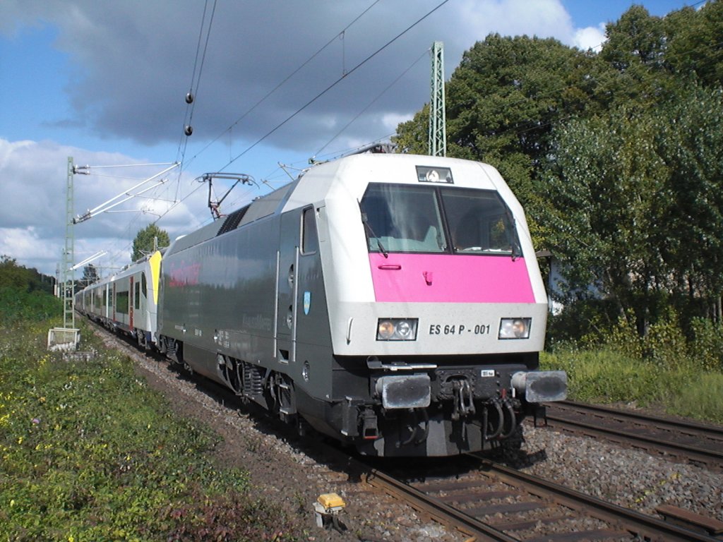Br.Es 64 P-001 auch als Euro Sprinter bekannt mit einem belgischen �berf�hrungsfahrt am 25.09.2010 in Bonn-Oberkassel.