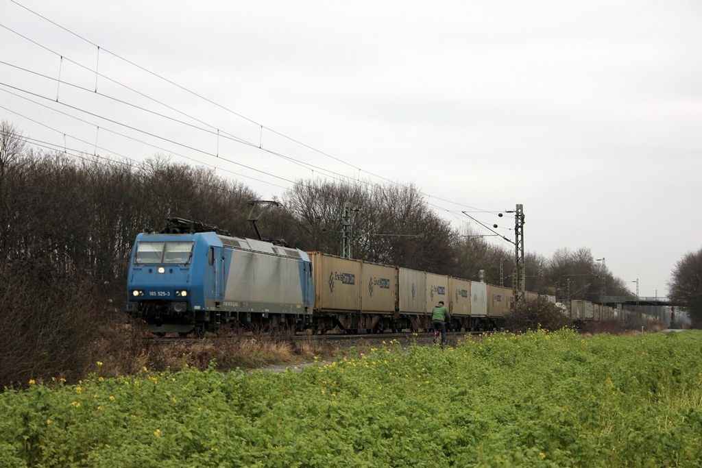Crossrail 185 525-3 mit dem Ewals-Cargo Care ganzzug in Geislar am 28.1.2012