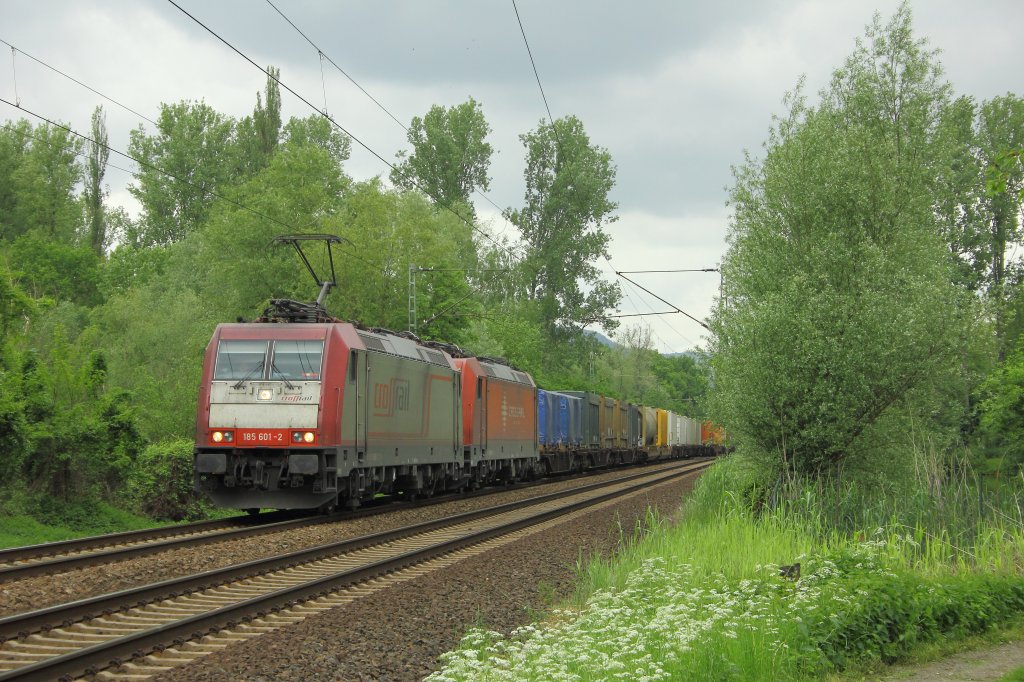 Crossrail 185 601-2 mit Crossrail 185 595-6 in Unkel am 12.5.2012