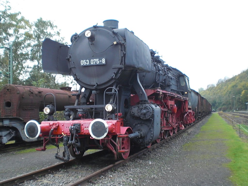 Dampflok Nr. 53 075-8 steht auch im Eisenbahnmusemun in Bochum-Dahlhausen am 19.10.2010,aber leider muss sie erst wieder zur Hauptuntersuchund befor sie wieder auf die Strecke darf.