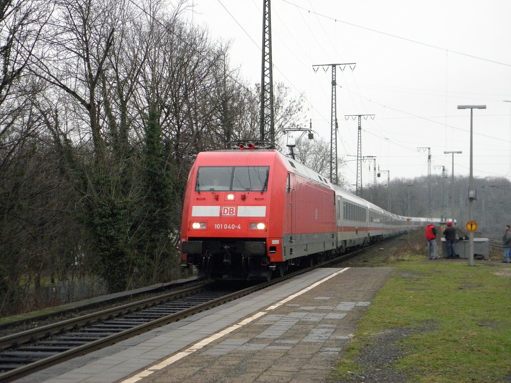 DB 101 040-4 (ex fan connection) mit einem IC in K�ln West am 22.1.11