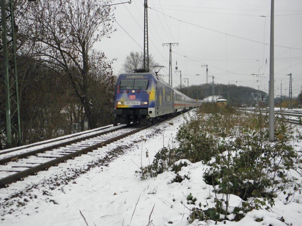 DB 101 101-4 mit einem IC in K�ln West am 4.12.10