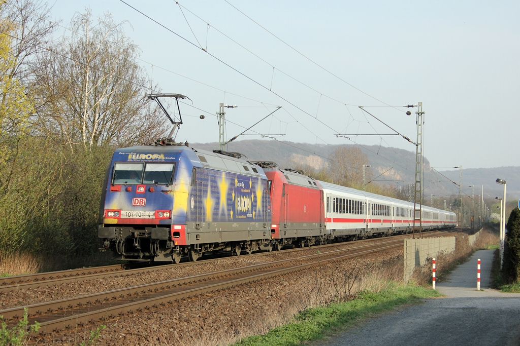 DB 101 101-4  Zug um Zug Europa  mit DB 101 089-1 in Limperich am 27.3.2012