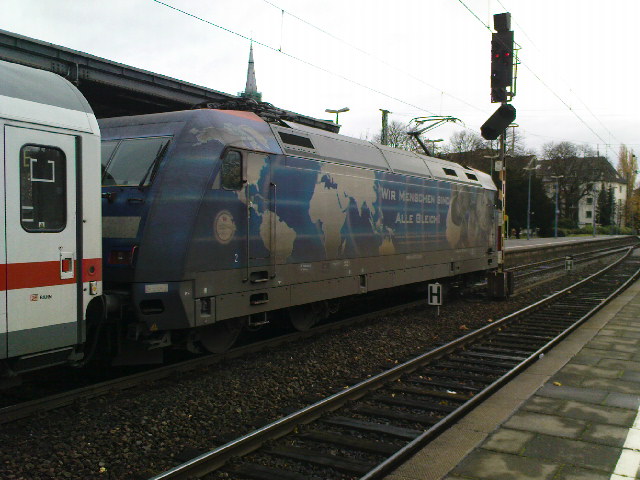 DB 101 102 mit dem IC nach Hamburg-Altona im Bonner Hbf am 5.11.10

