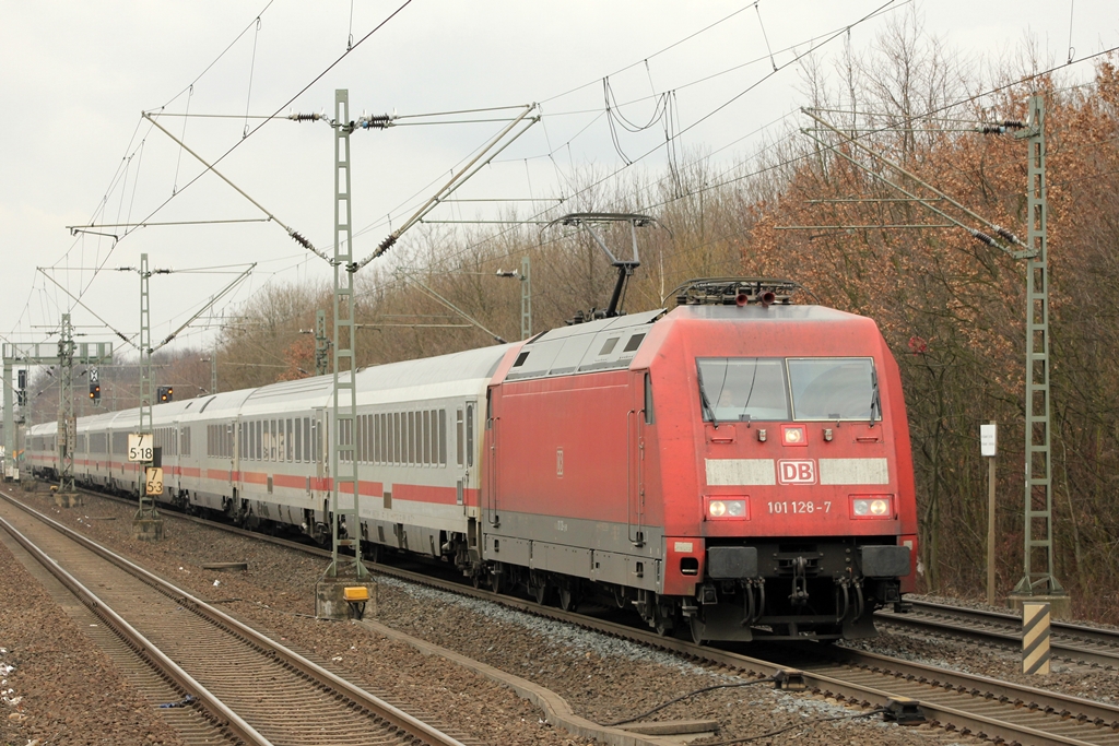 DB 101 128-7 in K�ln-Stammheim am 11.3.2012