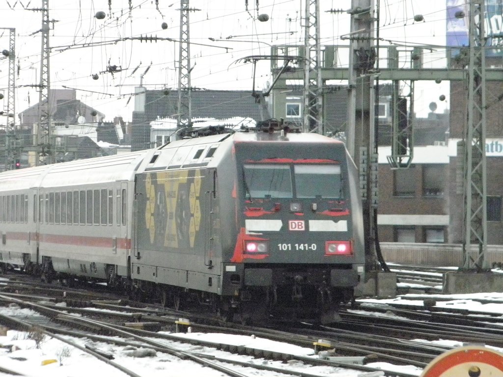 DB 101 144-0  Azubi gegen Hass und Gewalt  im K�lner Hbf am 2.1.11