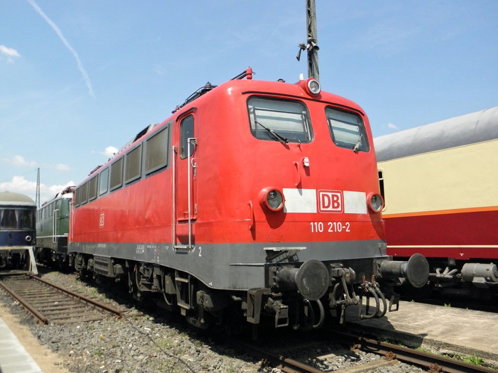DB 110 210-2 im DB Museum Koblenz am 8.6.2011