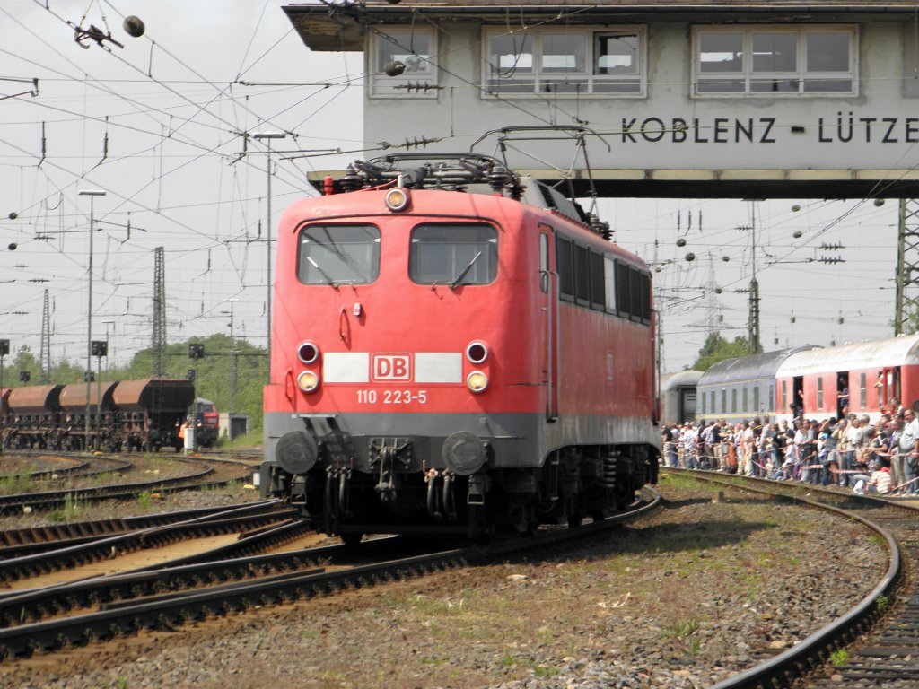 DB 110 223-5 auf der Lokparade in Koblenz-L�tzel am 21.5.2011