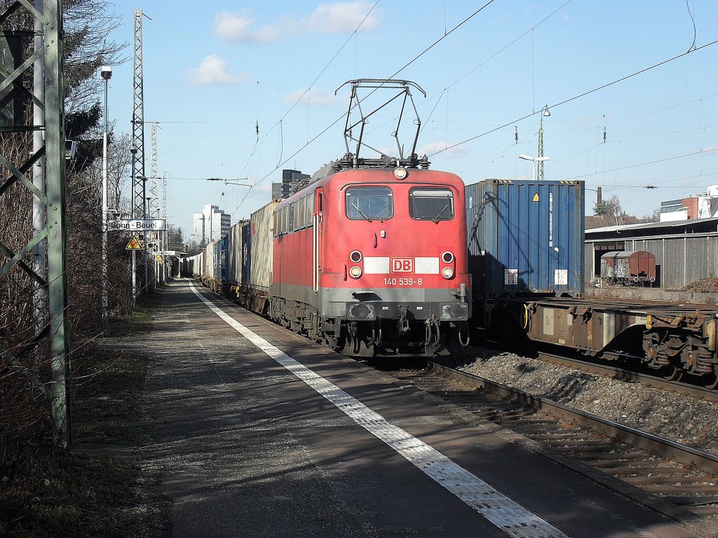 DB 140 539-8 mit einem G�terzug in Beuel am 8.2.2011