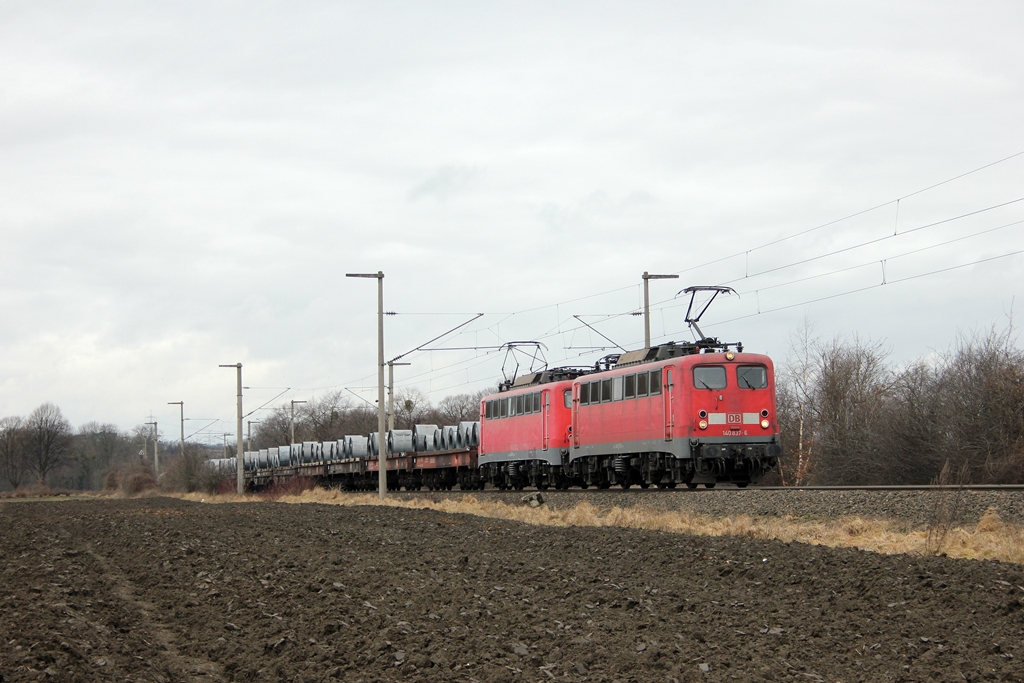 DB 140 837-6 und DB 140 815-2 in Br�hl am 18.2.2012