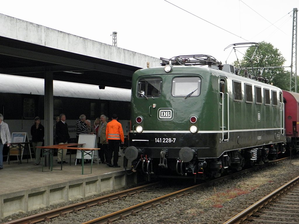 DB 141 228-7 in Altenbeken am 2.7.2011