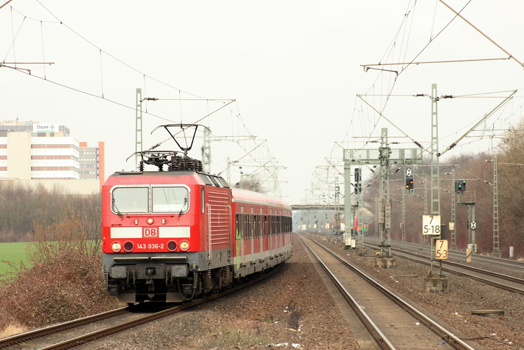DB 143 036-2 in K�ln-Stammheim am 11.3.2012