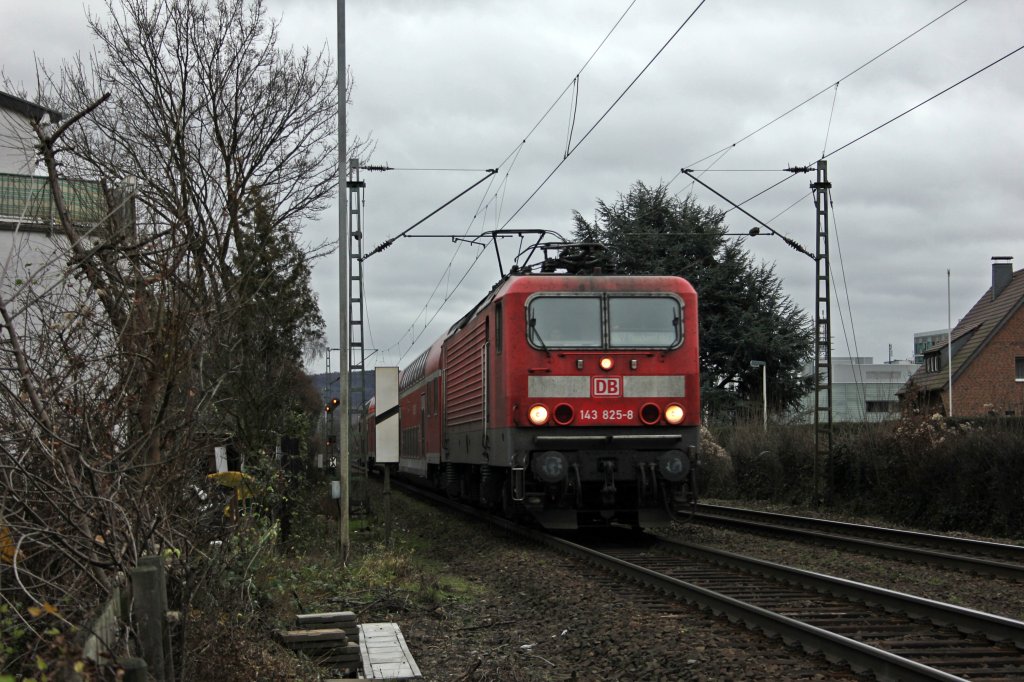 DB 143 825-8 in K�dinghoven am 3.1.2011