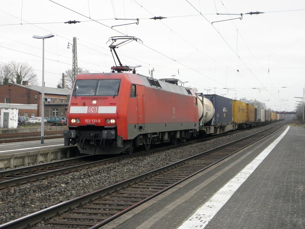 DB 152 131-9 mit einem G�terzug in Beuel am 10.2.2011