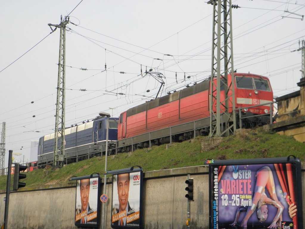 DB 181 201 und 181 207 stehen abgestellt in Koblenz hbf am 5.3.2011