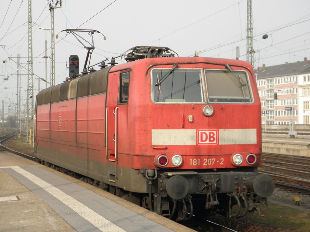 DB 181 207-2 in Koblenz hbf am 5.3.2011. Gru� an den Tf !!